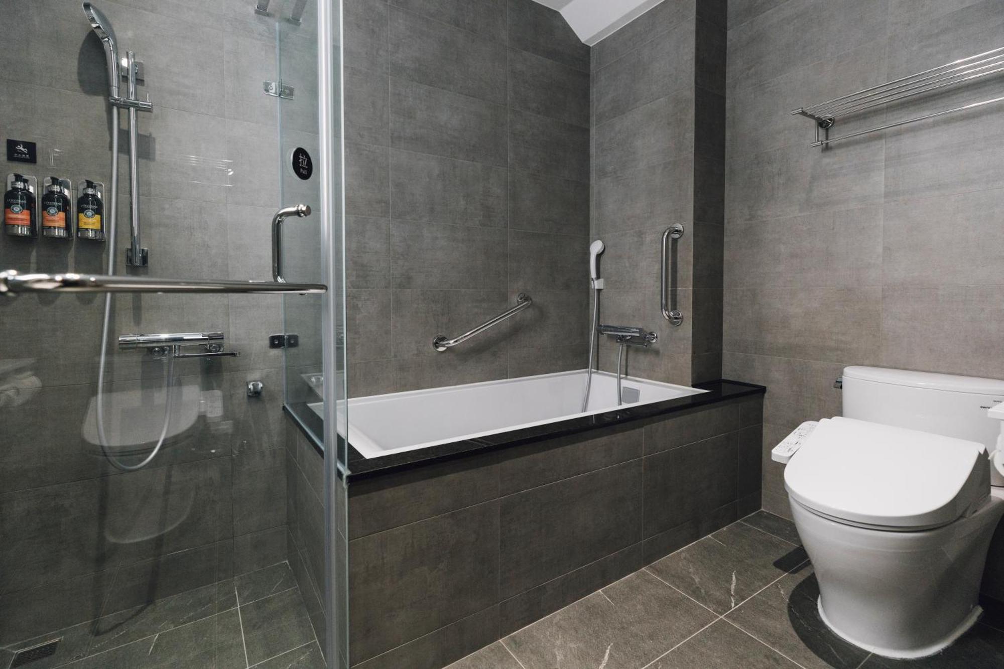 鹹菜巷8號 Hotel Tainan Luaran gambar
